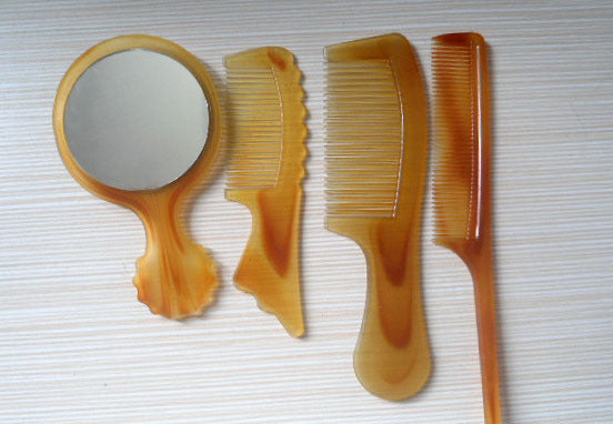 4-Piece Combs & Mirror Set - Dshop.com.au