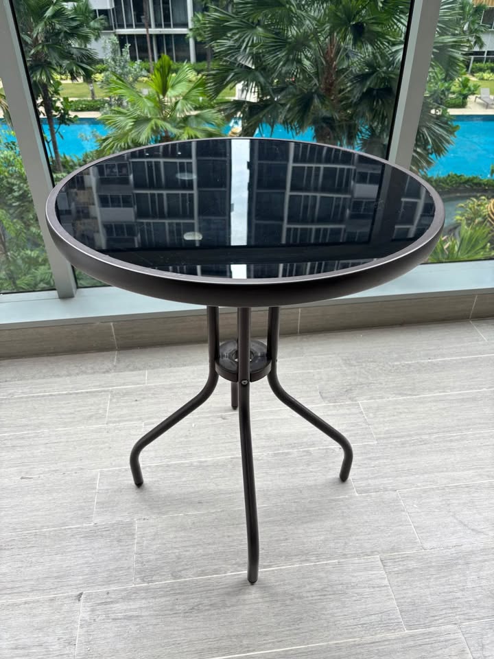 Alfresco Round Mirrored Tempered Glass Table