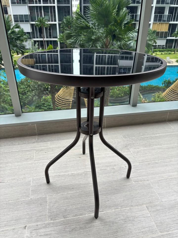 Alfresco Round Mirrored Tempered Glass Table