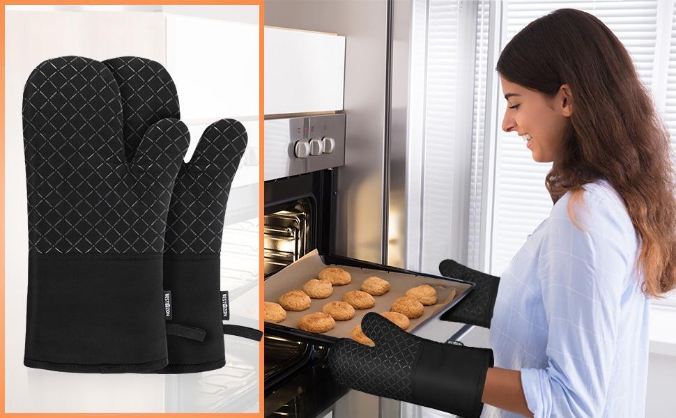 2-Piece Oven Mitts and Pot Holder Heat Resistant Glove Non-Slip Silicone Kitchen Set