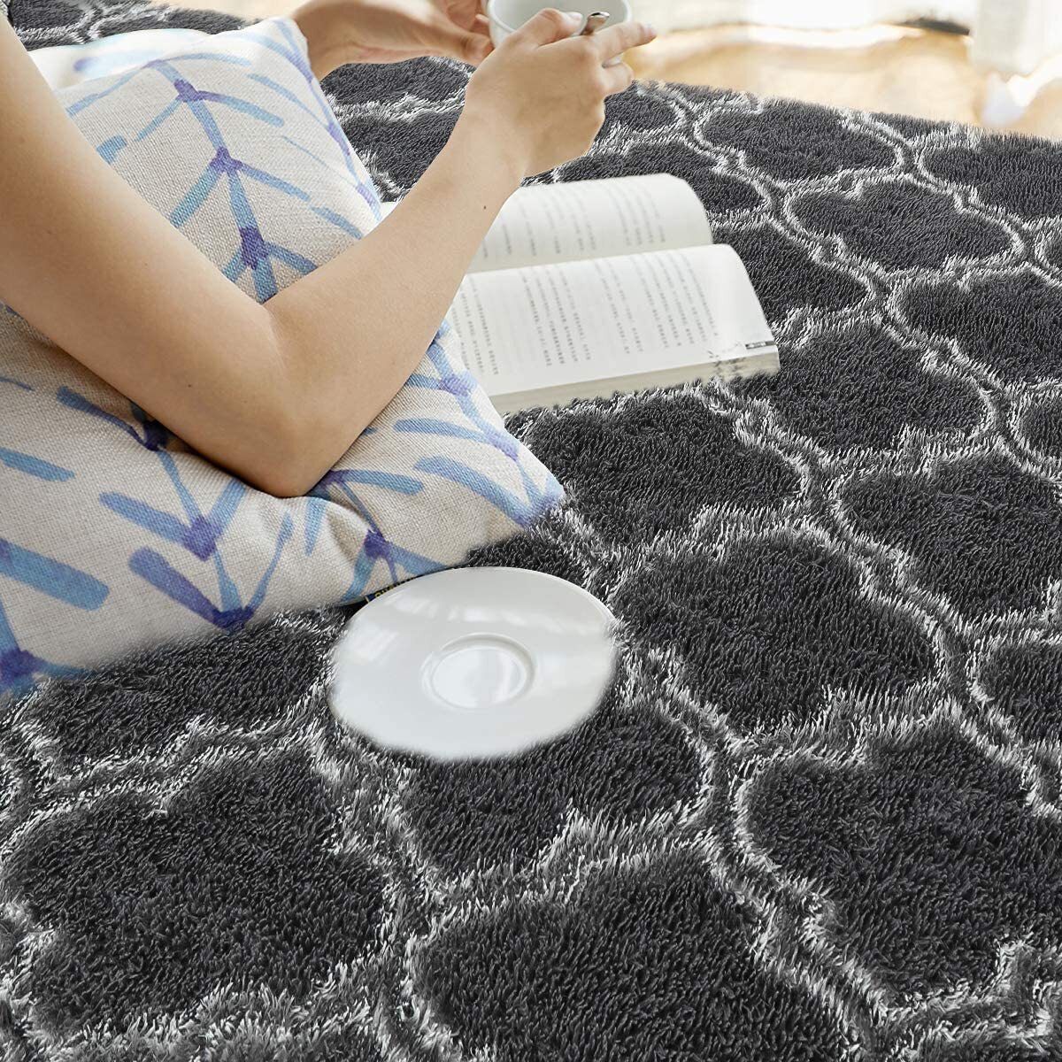 Soft Bedroom/Living Room Comfortable Shag Rug (200 x 140, Black Lattice)